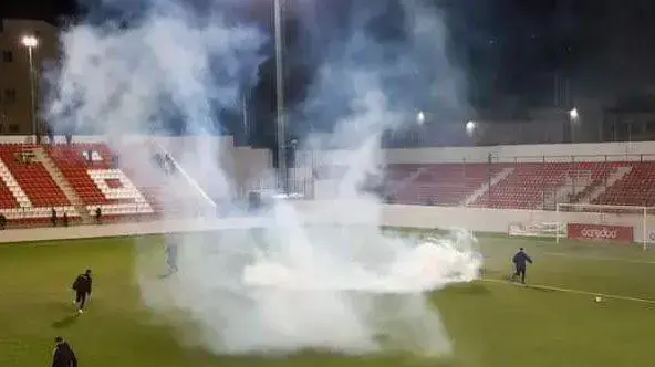 רימוני הלם הושלכו בזמן משחק כדורגל של הרשות הפלסטינית רימוני הלם הושלכו בזמן משחק כדורגל של הרשות הפלסטינית
