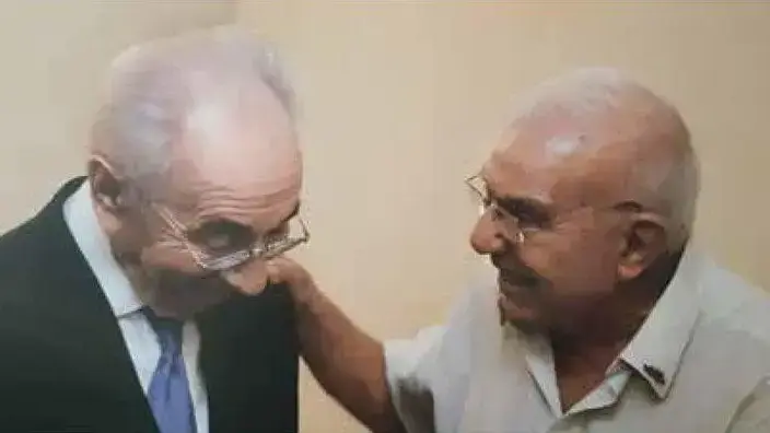אברהם "איברהים" ברזילי עם שמעון פרס בארוע במוסד אברהם "איברהים" ברזילי עם שמעון פרס בארוע במוסד