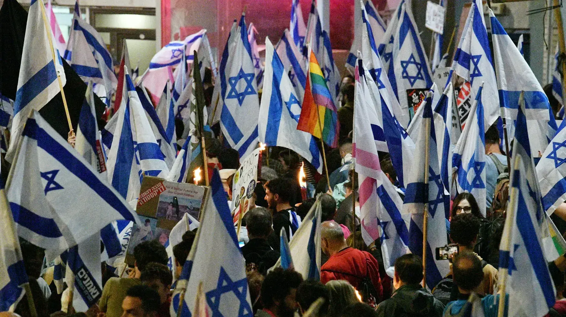 על רקע ההדברות, השבוע ה-13 להפגנות נגד המהפכה המשפטית בצומת קפלן, תל אביב 01 באפריל 2023 על רקע ההדברות, השבוע ה-13 להפגנות נגד המהפכה המשפטית בצומת קפלן, תל אביב 01 באפריל 2023