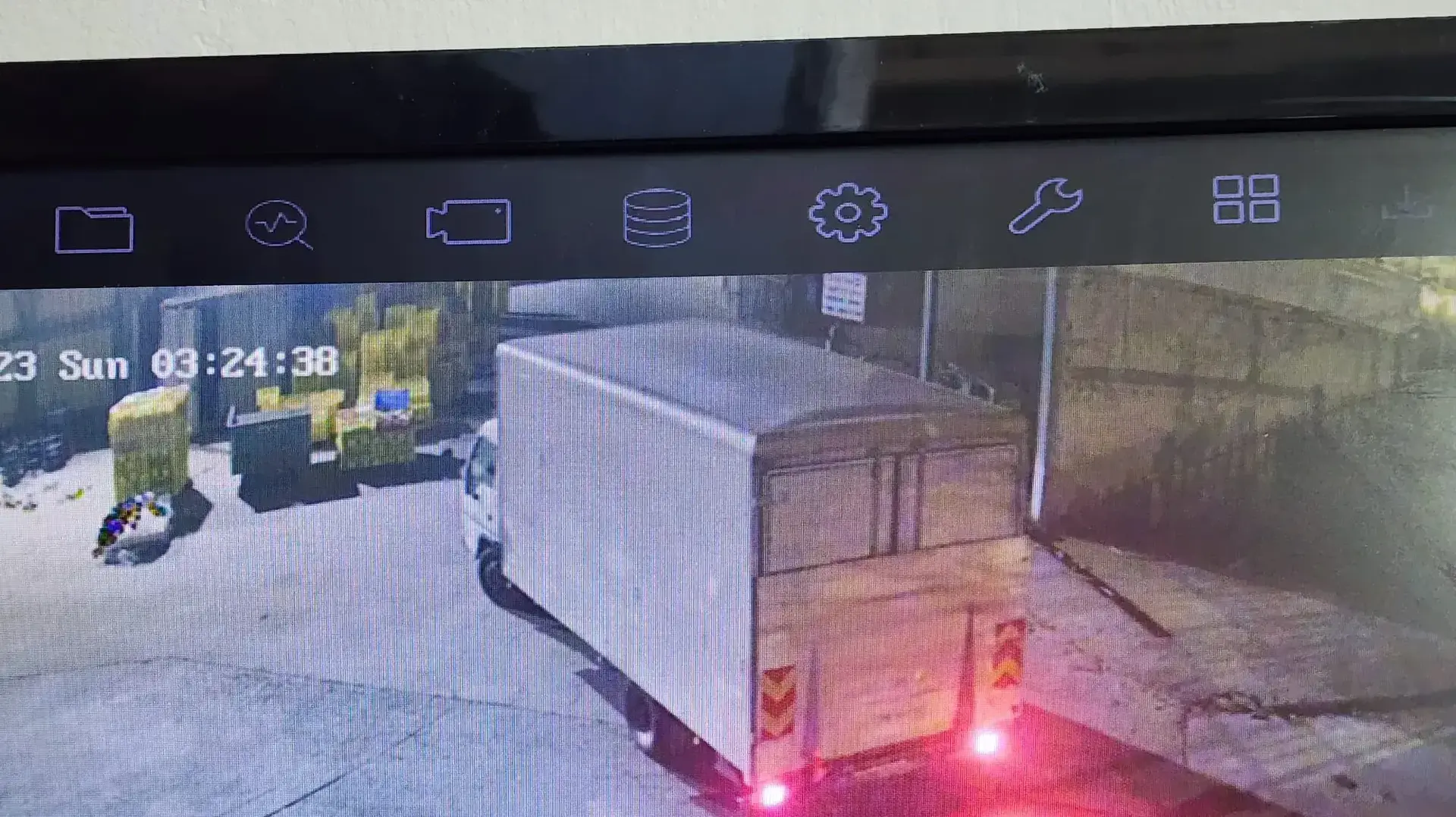 רעולי פנים פרצו לסופר בדרום וגנבו משם סחורה במאות אלפי שקלים 04 באפריל 2023 רעולי פנים פרצו לסופר בדרום וגנבו משם סחורה במאות אלפי שקלים 04 באפריל 2023