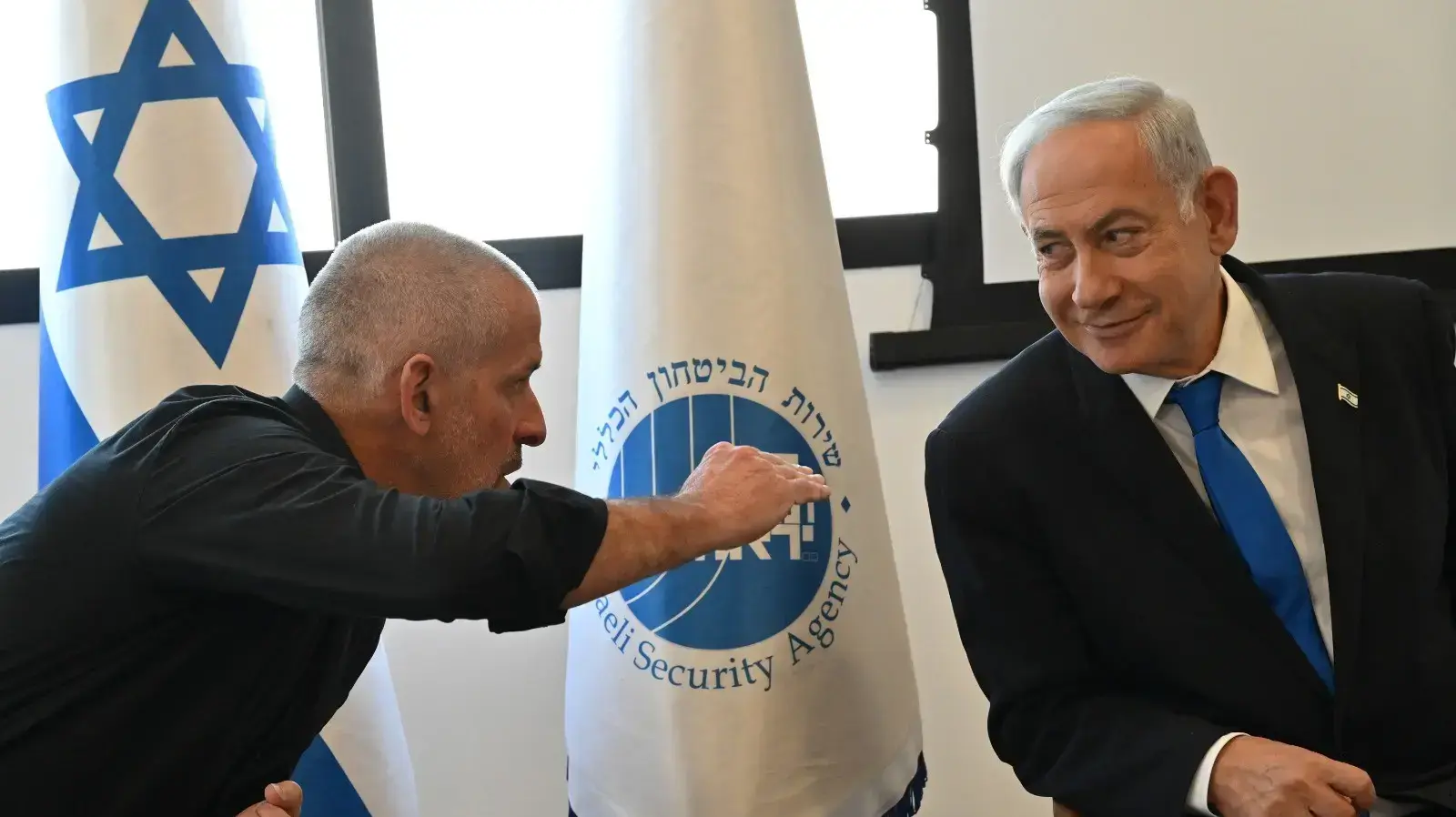 ראש הממשלה בנימין נתניהו עם ראש השב"כ רונן בר בהרמת כוסית לרגל חג הפסח בשירות הביטחון הכללי, 4 באפריל 2023 ראש הממשלה בנימין נתניהו עם ראש השב"כ רונן בר בהרמת כוסית לרגל חג הפסח בשירות הביטחון הכללי, 4 באפריל 2023