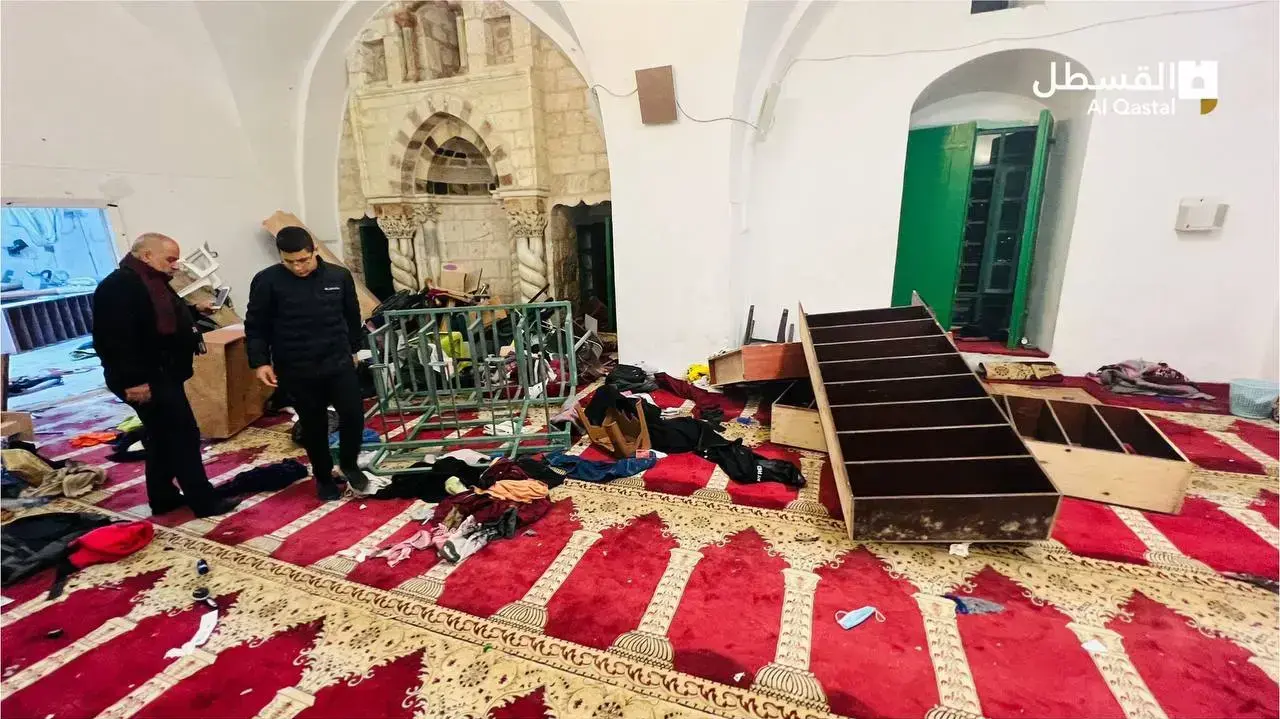 מסגד אל אקצא ביום שלאחר ההתפרעויות והעימותים, 5 באפריל 2023 מסגד אל אקצא ביום שלאחר ההתפרעויות והעימותים, 5 באפריל 2023