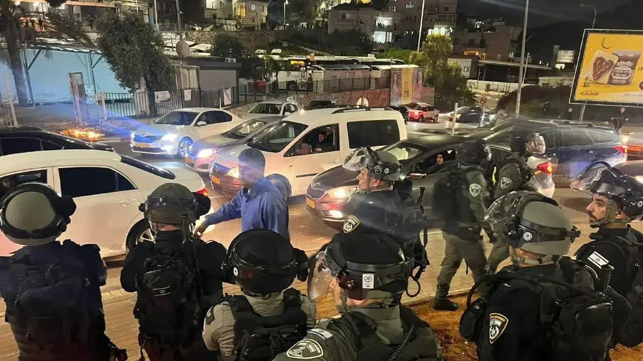 ראש העיר אום אל-פחם ד״ר סמיר מחאמיד יורד לכיכר העיר בכדי להרגיע את הרוחות ולמנוע הסלמה. ראש העיר אום אל-פחם ד״ר סמיר מחאמיד יורד לכיכר העיר בכדי להרגיע את הרוחות ולמנוע הסלמה.