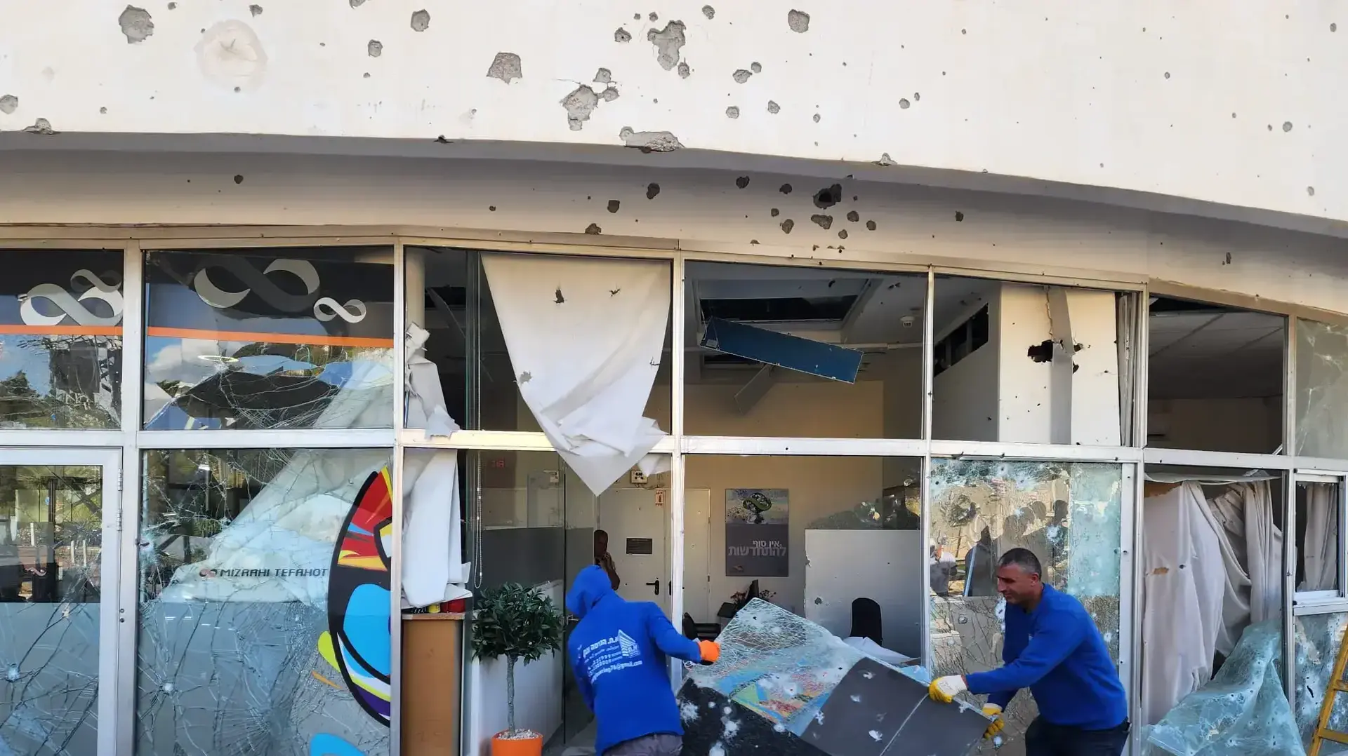 עשרות טילים שוגרו לגליל המערבי מלבנון, פגיעה בישוב שלומי. 6 באפריל 2023 עשרות טילים שוגרו לגליל המערבי מלבנון, פגיעה בישוב שלומי. 6 באפריל 2023