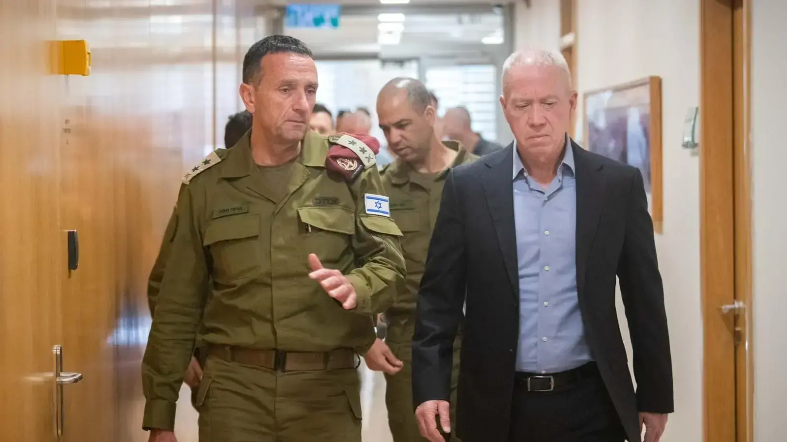 בעקבות עשרות טילים שוגרו לגליל המערבי מלבנון הערכת מצב ביטחונית, הקריה. 6 באפריל 2023 בעקבות עשרות טילים שוגרו לגליל המערבי מלבנון הערכת מצב ביטחונית, הקריה. 6 באפריל 2023