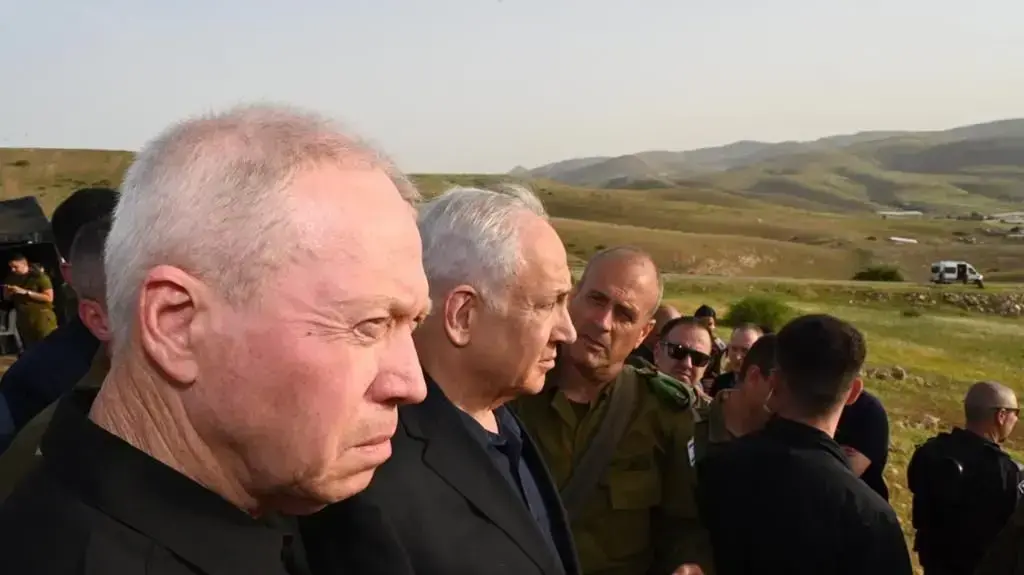 ראש הממשלה בנימין נתניהו ושר הביטחון יואב גלנט בהצהרה סמוך לזירת הפיגוע בבקעת הירדן, 7 באפריל 2023 ראש הממשלה בנימין נתניהו ושר הביטחון יואב גלנט בהצהרה סמוך לזירת הפיגוע בבקעת הירדן, 7 באפריל 2023
