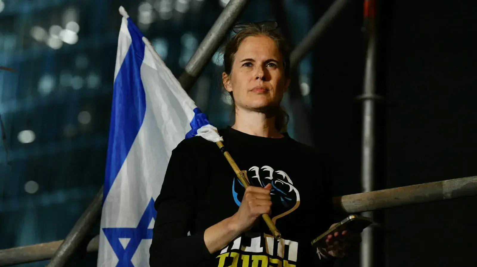 שקמה ברסלר, הפגנה נגד המהפכה המשפטית, קפלן תל אביב, 8 באפריל 2023 שקמה ברסלר, הפגנה נגד המהפכה המשפטית, קפלן תל אביב, 8 באפריל 2023