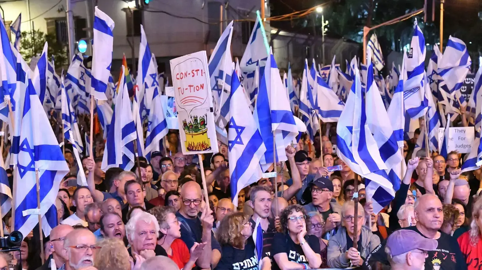 הפגנה נגד המהפכה המשפטית, קפלן תל אביב, 8 באפריל 2023 הפגנה נגד המהפכה המשפטית, קפלן תל אביב, 8 באפריל 2023