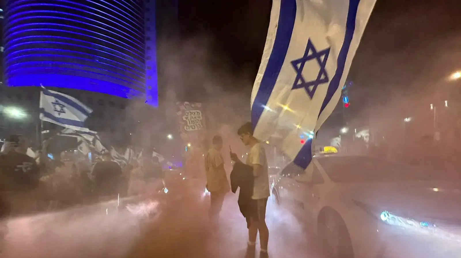 מפגינים בצומת עזריאלי בתל אביב בעקבות נאום ראש הממשלה בנימין נתניהו, 10 באפריל 2023