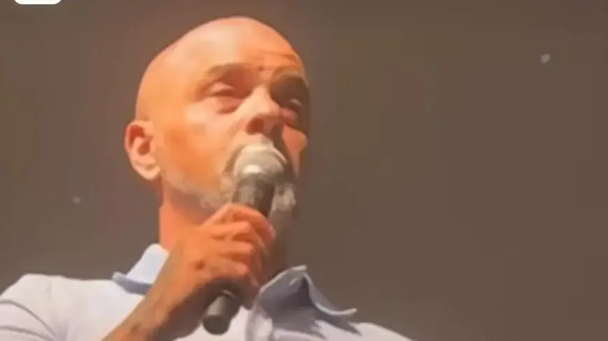 אייל גולן בהופעה אייל גולן בהופעה