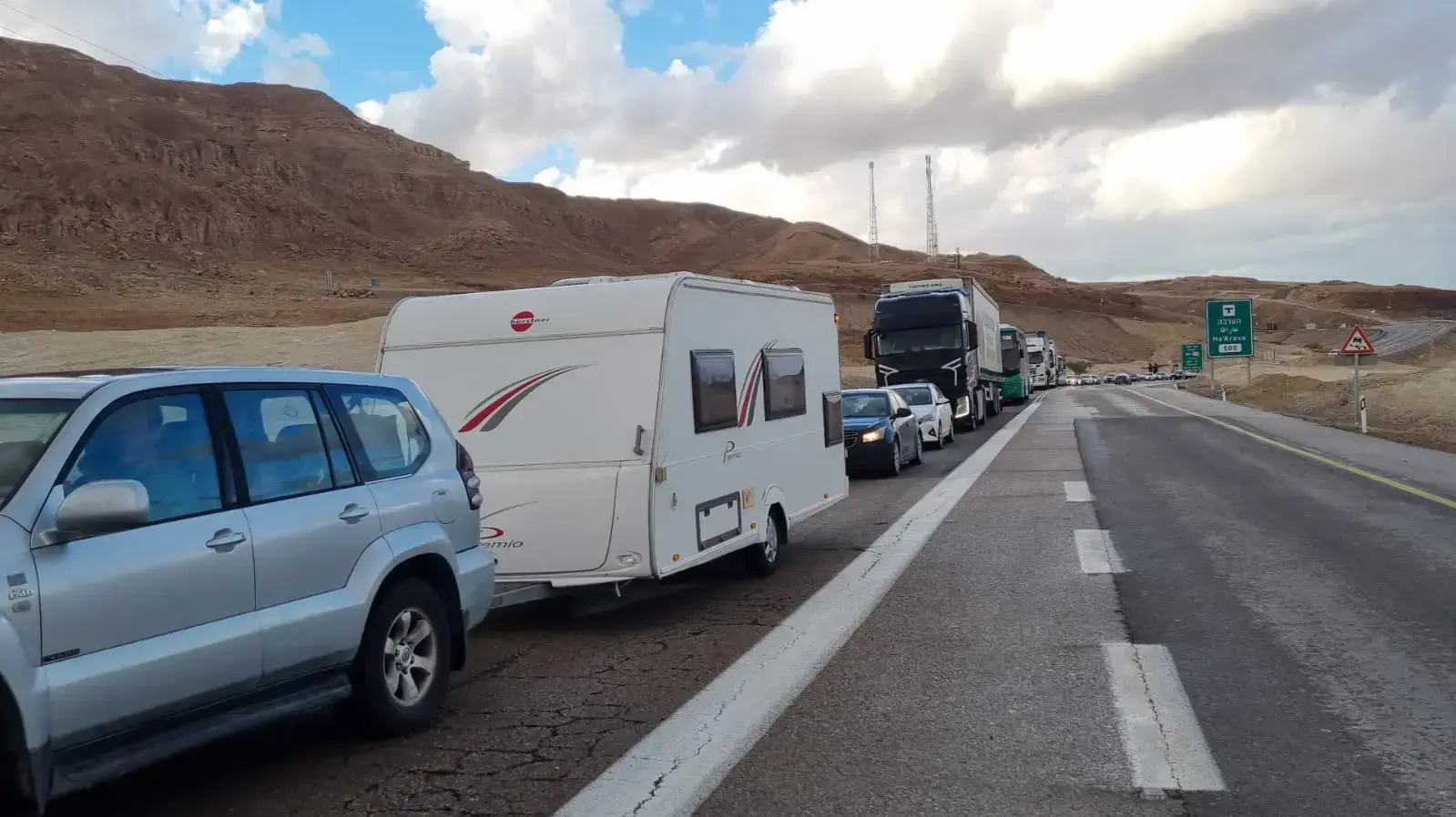 עקב החסימות, פקקים נרשמו ביציאה מאילת. 12 באפריל 2023 עקב החסימות, פקקים נרשמו ביציאה מאילת. 12 באפריל 2023