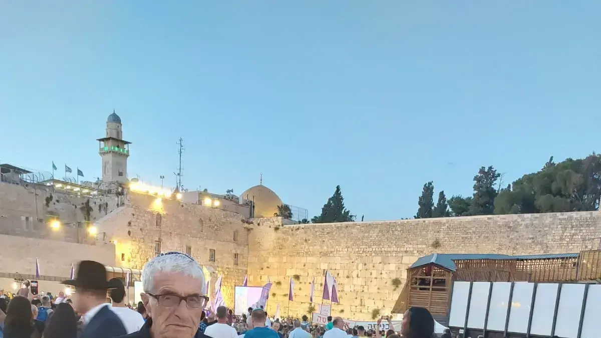 דוד זאב בכותל. "אחרי שנה בעלת הטירה החליטה למסור אותנו לגסטפו" דוד זאב בכותל. "אחרי שנה בעלת הטירה החליטה למסור אותנו לגסטפו"