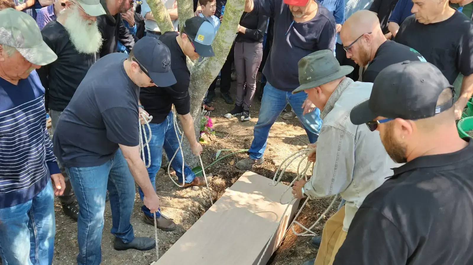 הלוויתו של הסופר מאיר שלו. 14 באפריל 2023 הלוויתו של הסופר מאיר שלו. 14 באפריל 2023