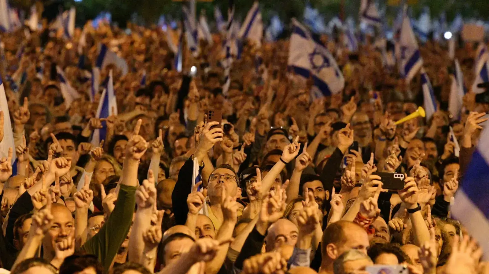 הפגנה נגד המהפכה המשפטית, קפלן , תל אביב, 15 באפריל 2023 הפגנה נגד המהפכה המשפטית, קפלן , תל אביב, 15 באפריל 2023