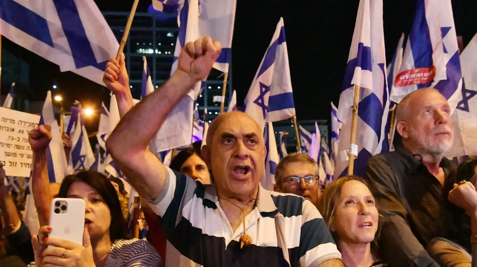 הפגנה נגד המהפכה המשפטית, קפלן , תל אביב, 15 באפריל 2023 הפגנה נגד המהפכה המשפטית, קפלן , תל אביב, 15 באפריל 2023