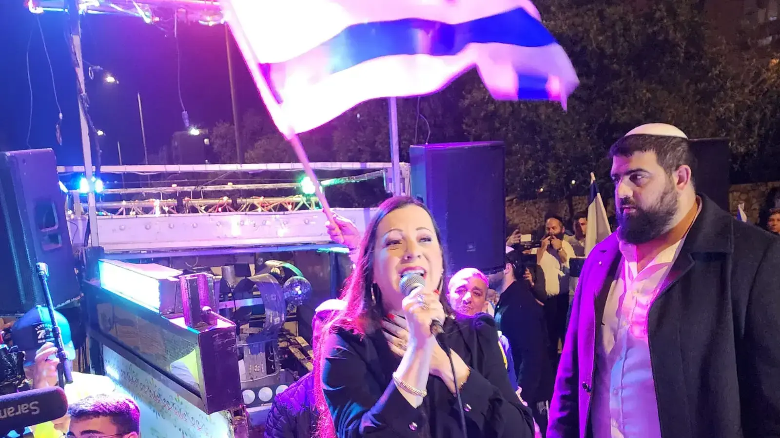 טלי גוטליב בהפגנה נגד המהפכה המשפטית, נתניה. 15 באפריל 2023 טלי גוטליב בהפגנה נגד המהפכה המשפטית, נתניה. 15 באפריל 2023