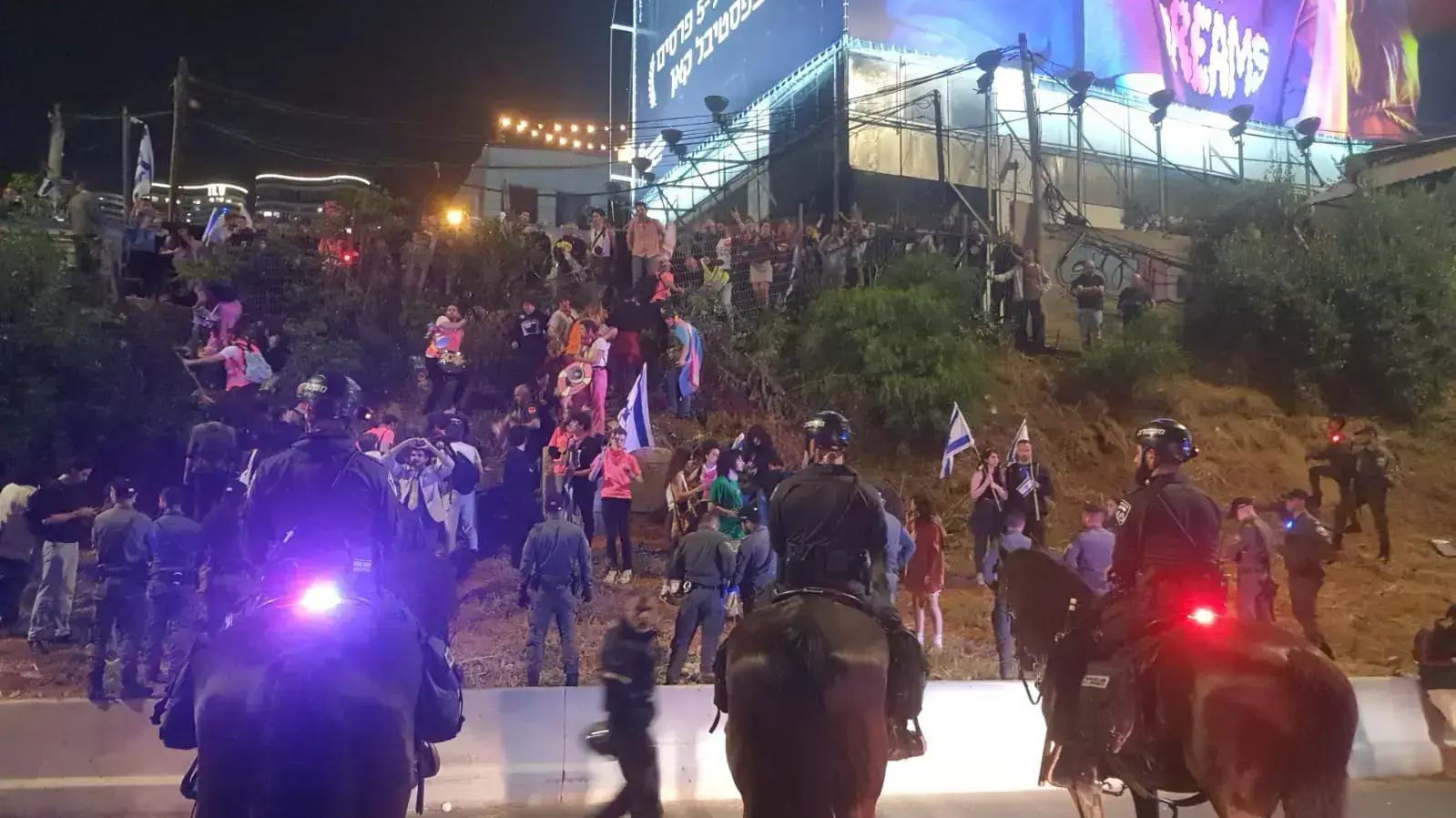 הפגנה נגד המהפכה המשפטית, נתיבי איילון , תל אביב, 15 באפריל 2023 הפגנה נגד המהפכה המשפטית, נתיבי איילון , תל אביב, 15 באפריל 2023
