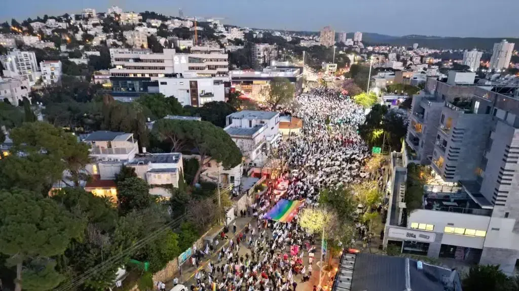 הפגנה נגד המהפכה המשפטית בחיפה, 15 באפריל 2023
הפגנה נגד המהפכה המשפטית בחיפה, 15 באפריל 2023