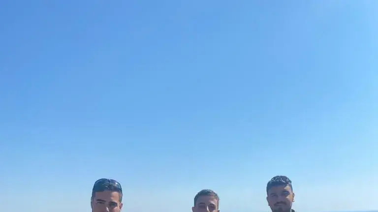 החופ"ל, סמל הוד אהרון,ב׳ קוד והמתשאל סמל איתם חכים,סגן מפקד פלוגת הנדסה קרבית סגן רואי עטר, חלק מצוות סיכול חדירת אזרח סורי מלבנון לישראל דרך מצוקי ראש הנקרה החופ"ל, סמל הוד אהרון,ב׳ קוד והמתשאל סמל איתם חכים,סגן מפקד פלוגת הנדסה קרבית סגן רואי עטר, חלק מצוות סיכול חדירת אזרח סורי מלבנון לישראל דרך מצוקי ראש הנקרה
