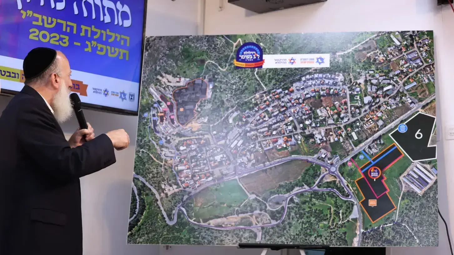 הפרוייקטור דייטש מציג את מתווה ההילולה במירון. 16 באפריל 2023 הפרוייקטור דייטש מציג את מתווה ההילולה במירון. 16 באפריל 2023