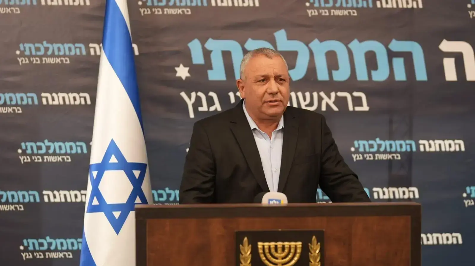 שר הביטחון לשעבר בני גנץ והרמטכ"ל לשעבר ח״כ גדי איזנקוט בהצהרה לתקשורת 16 באפריל 2023