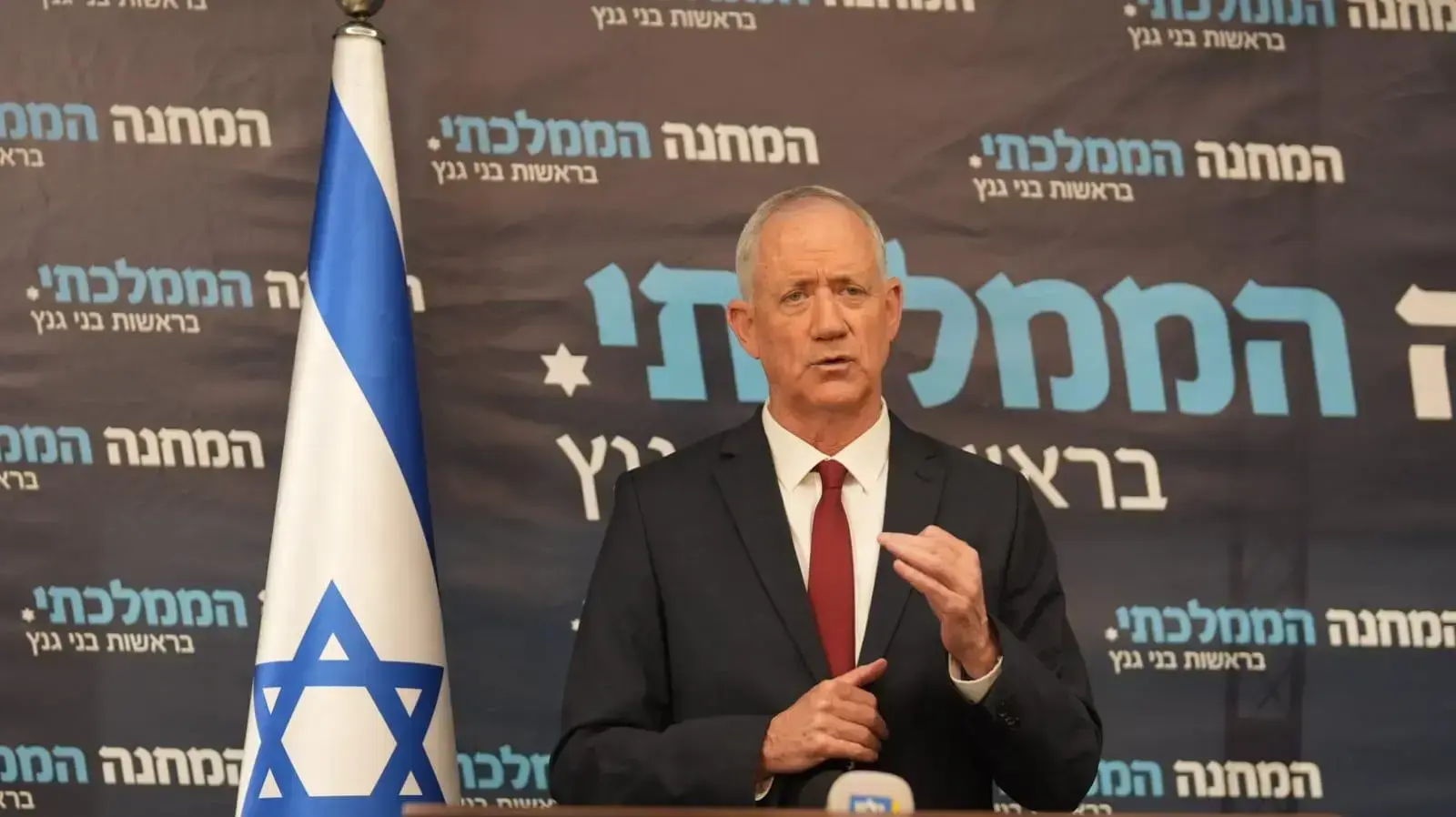שר הביטחון לשעבר בני גנץ והרמטכ"ל לשעבר ח״כ גדי איזנקוט בהצהרה לתקשורת 16 באפריל 2023