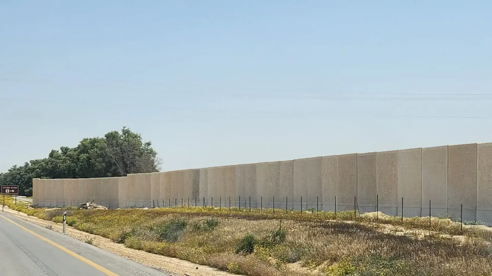פיקוד הדרום האיץ בגבול רצועת עזה את מיגון הכבישים וצירי הגישה ליישובי ולמוצבים על רקע החשש מירי נ״ט וצליפה, 17 באפריל 2023 פיקוד הדרום האיץ בגבול רצועת עזה את מיגון הכבישים וצירי הגישה ליישובי ולמוצבים על רקע החשש מירי נ״ט וצליפה, 17 באפריל 2023