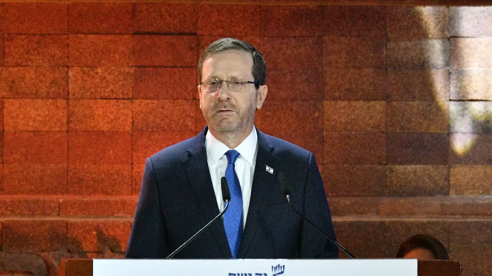 בוז' הרצוג בטקס יום הזיכרון לשואה ולגבורה, יד ושם, ירושלים. 17 באפריל 2023 בוז' הרצוג בטקס יום הזיכרון לשואה ולגבורה, יד ושם, ירושלים. 17 באפריל 2023