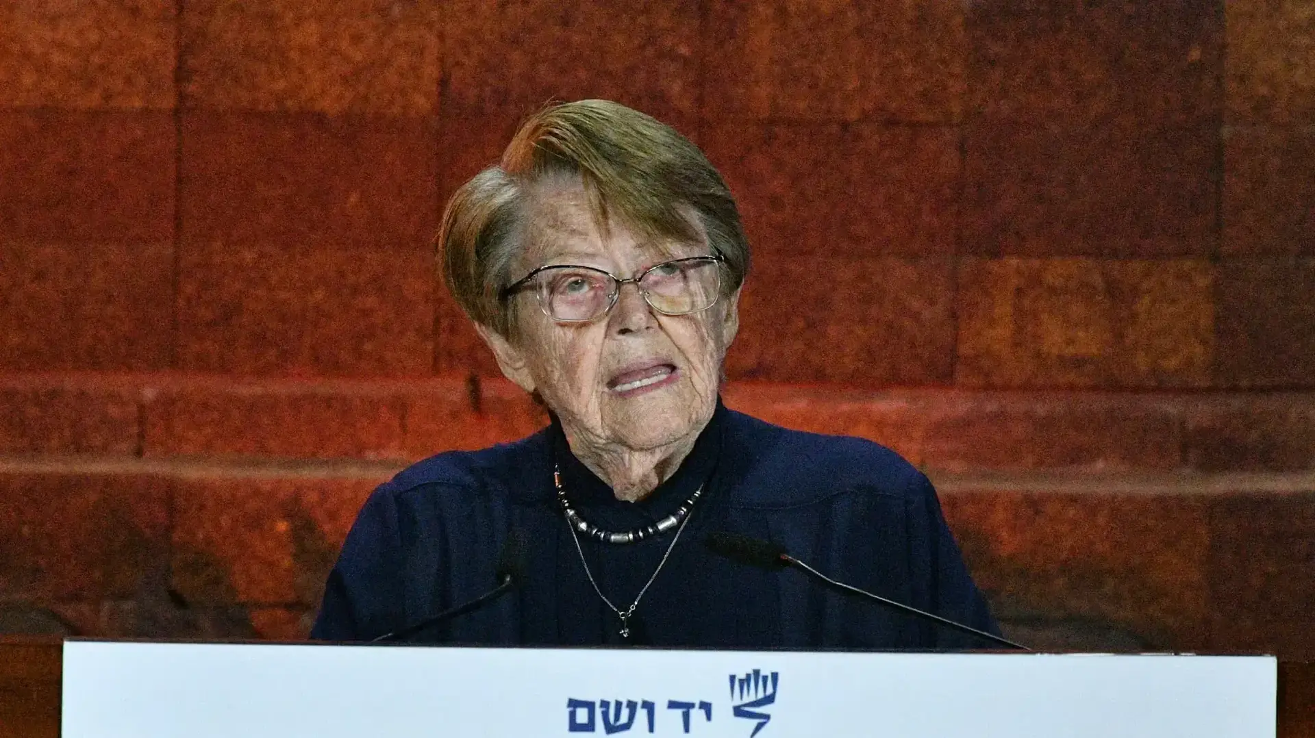 ניצולת השואה,שושנה וויס בטקס יום הזיכרון לשואה ולגבורה. יד ושם, ירושלים. 17 באפריל 2023 ניצולת השואה,שושנה וויס בטקס יום הזיכרון לשואה ולגבורה. יד ושם, ירושלים. 17 באפריל 2023