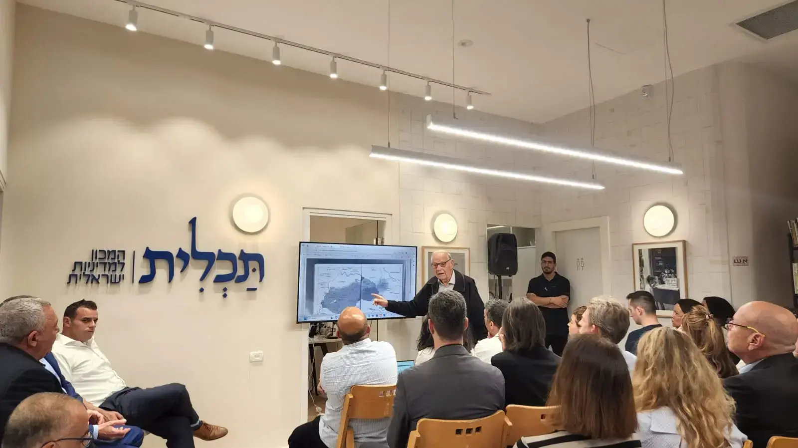 גדי איזנקוט ויולי אדלשטיין באירוע זיכרון בסלון, 17 באפריל 2023 גדי איזנקוט ויולי אדלשטיין באירוע זיכרון בסלון, 17 באפריל 2023
