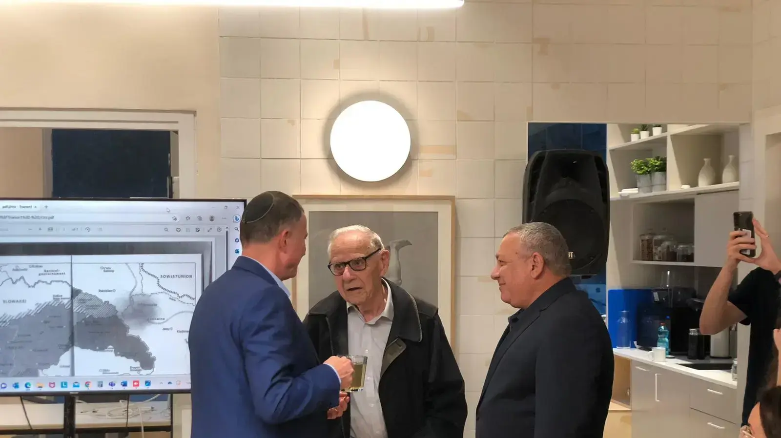 גדי איזנקוט ויולי אדלשטיין באירוע זיכרון בסלון, 17 באפריל 2023