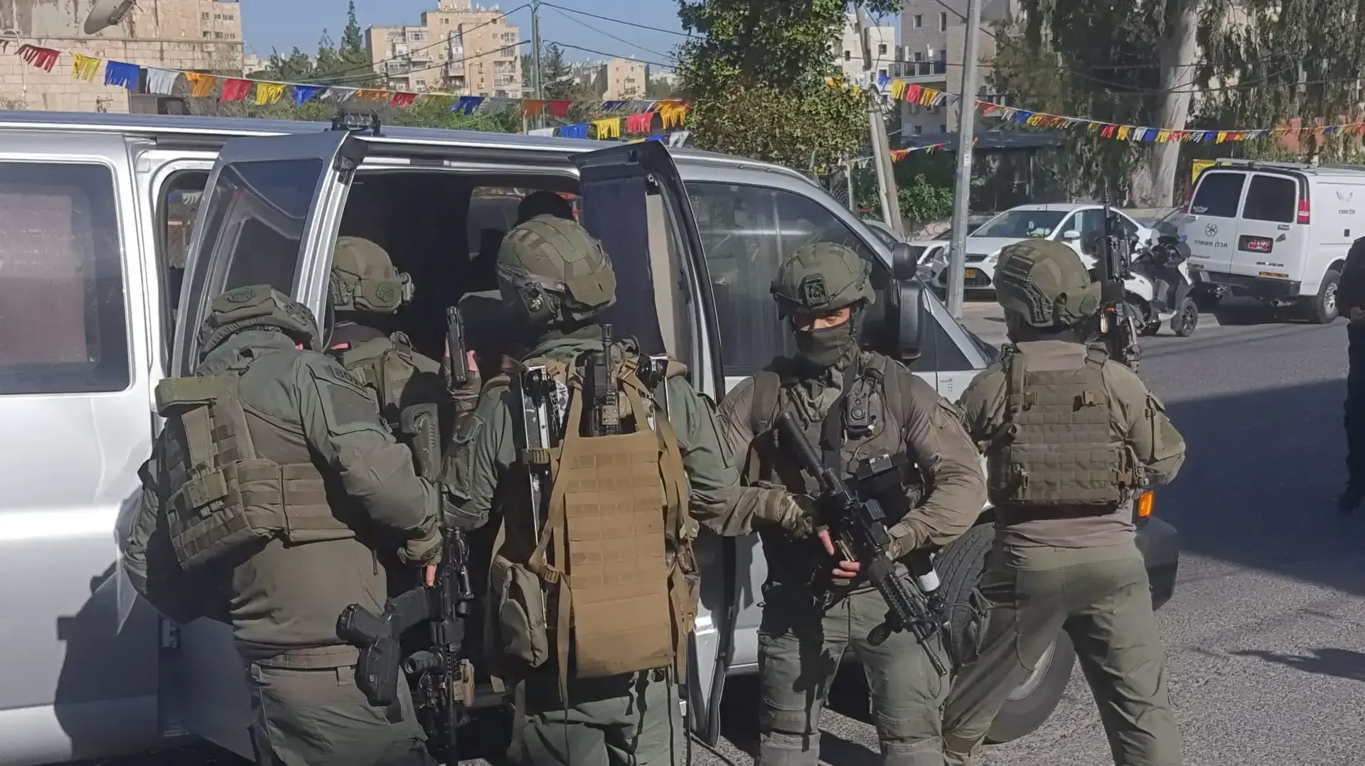 כוחות צה"ל מג"ב בחיפושים אחר מחבל ברחבי ירושלים 18 באפריל 2023 כוחות צה"ל מג"ב בחיפושים אחר מחבל ברחבי ירושלים 18 באפריל 2023