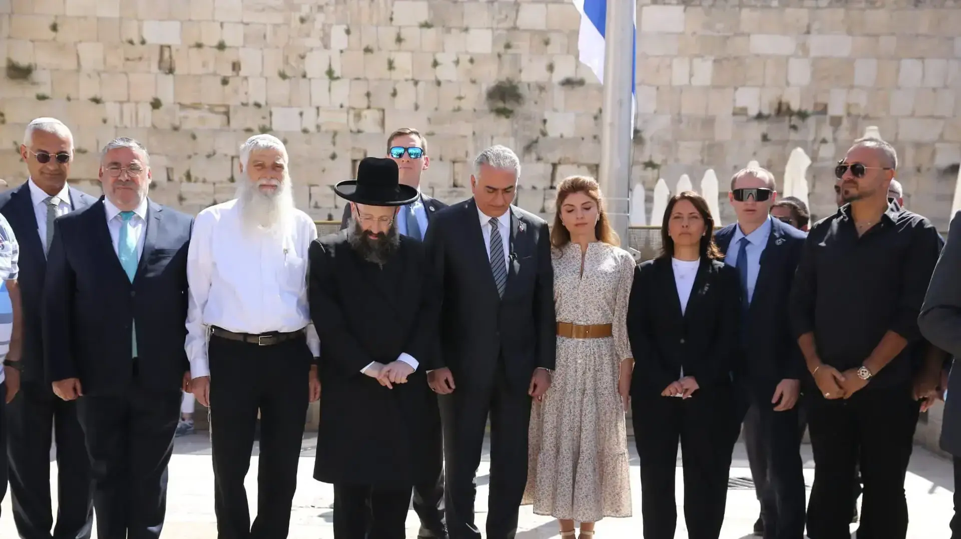 בנו של השאה איראן, רזא פהלווי, בביקור בכותל בירושלים, 18 באפריל 2023 בנו של השאה איראן, רזא פהלווי, בביקור בכותל בירושלים, 18 באפריל 2023