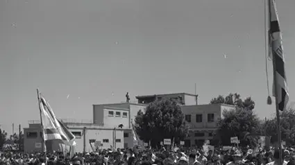 תלמידי בתי הספר בתל אביב חוגגים את יום העצמאות הראשון (1949)