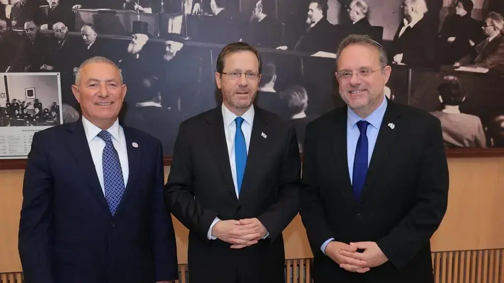 יעקב חגואל יו"ר ההסתדרות הציונית העולמית, יצחק הרצוג נשיא המדינה, דורון אלמוג יו"ר הסוכנות היהודית יעקב חגואל יו"ר ההסתדרות הציונית העולמית, יצחק הרצוג נשיא המדינה, דורון אלמוג יו"ר הסוכנות היהודית