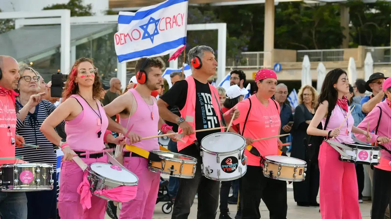 הפגנה נגד המהפכה המשפטית, תל אביב. 22 באפריל 2023 הפגנה נגד המהפכה המשפטית, תל אביב. 22 באפריל 2023