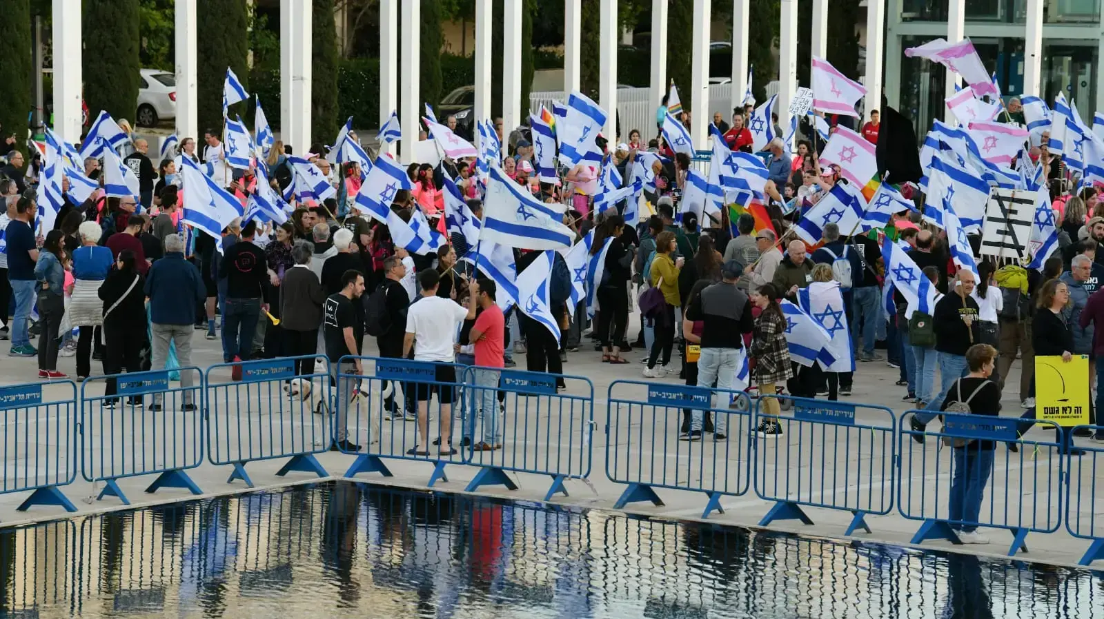 הפגנה נגד המהפכה המשפטית, תל אביב. 22 באפריל 2023 הפגנה נגד המהפכה המשפטית, תל אביב. 22 באפריל 2023