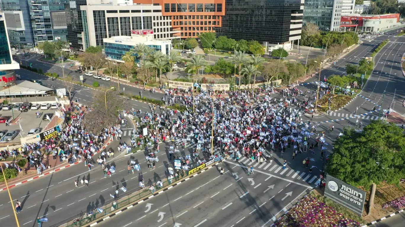 הפגנה נגד המהפכה המשפטית, פארק המדע רחובות. 22 באפריל 2023 הפגנה נגד המהפכה המשפטית, פארק המדע רחובות. 22 באפריל 2023
