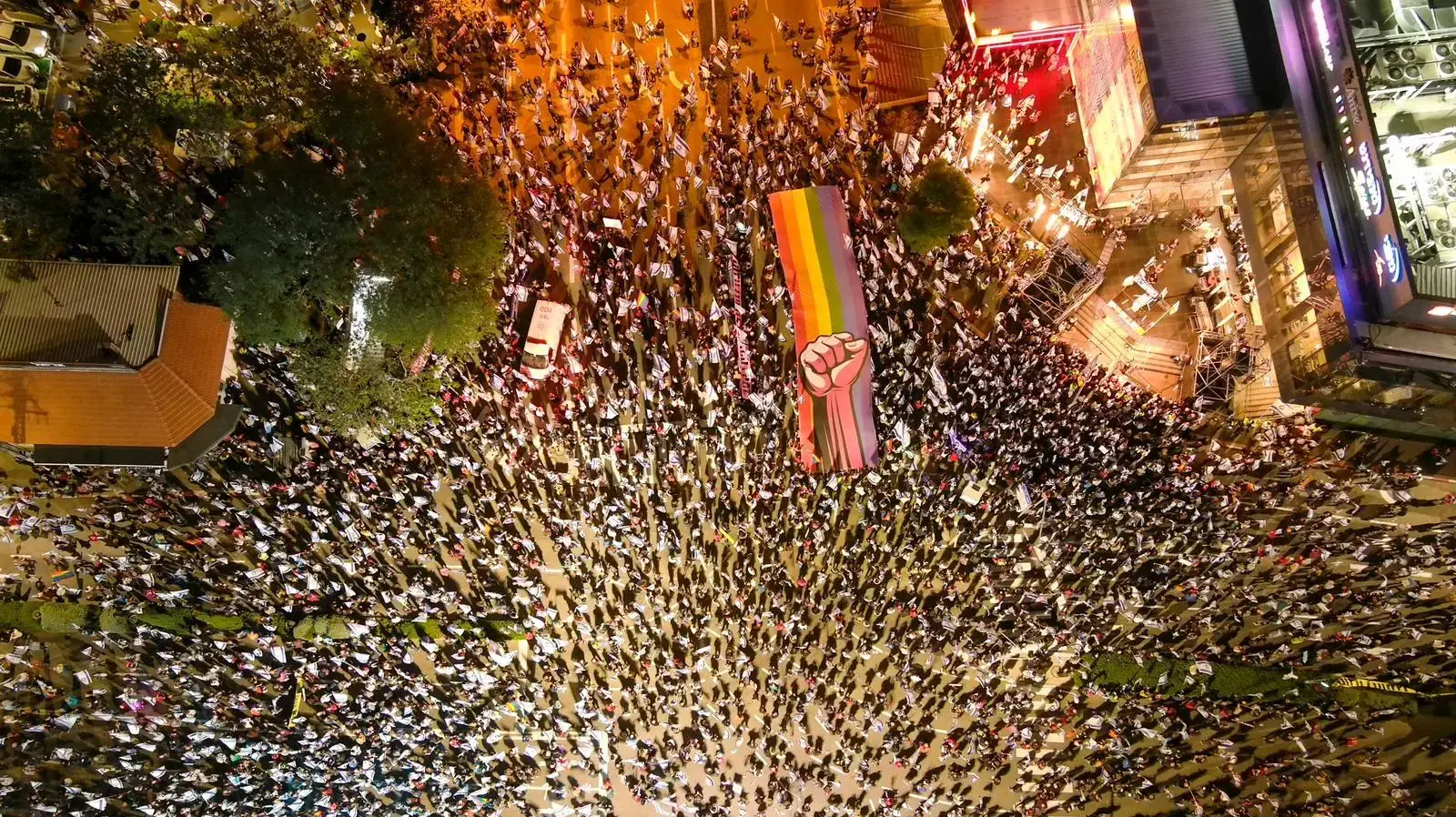 עשרות אלפים מפגינים בחיפה נגד המהפכה המשפטית, 22 באפריל 2023 עשרות אלפים מפגינים בחיפה נגד המהפכה המשפטית, 22 באפריל 2023