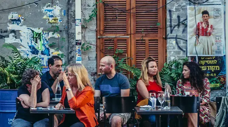 בית קפה בשדרות רוטשילד בתל אביב בית קפה בשדרות רוטשילד בתל אביב