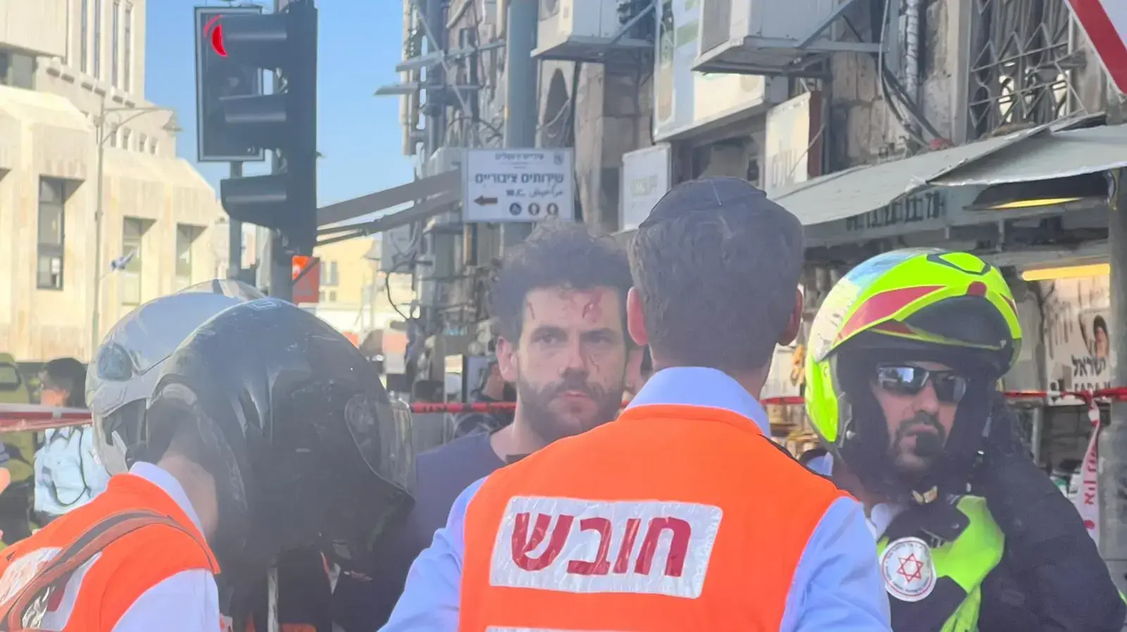 פיגוע דריסה בשוק מחנה יהודה, ירושלים.
24 באפריל 2023 פיגוע דריסה בשוק מחנה יהודה, ירושלים.
24 באפריל 2023