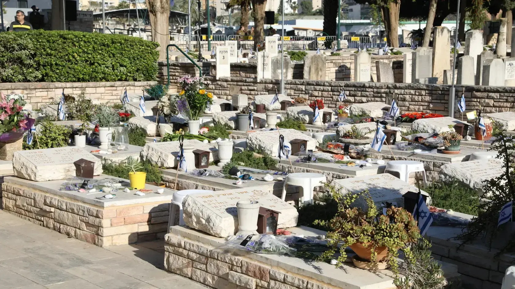 יום הזיכרון לחללי מערכות ישראל ונפגעי פעולות האיבה. בית העלמין בחדרה, 25 באפריל 2023