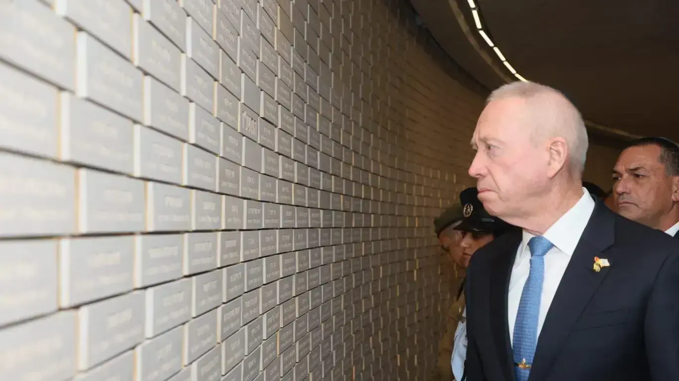 טקס הקראת שמות חללי מערכות ישראל בהיכל הזיכרון הממלכתי בהר הרצל במעמד שר הביטחון יואב גלנט . 25 באפריל 2023 טקס הקראת שמות חללי מערכות ישראל בהיכל הזיכרון הממלכתי בהר הרצל במעמד שר הביטחון יואב גלנט . 25 באפריל 2023