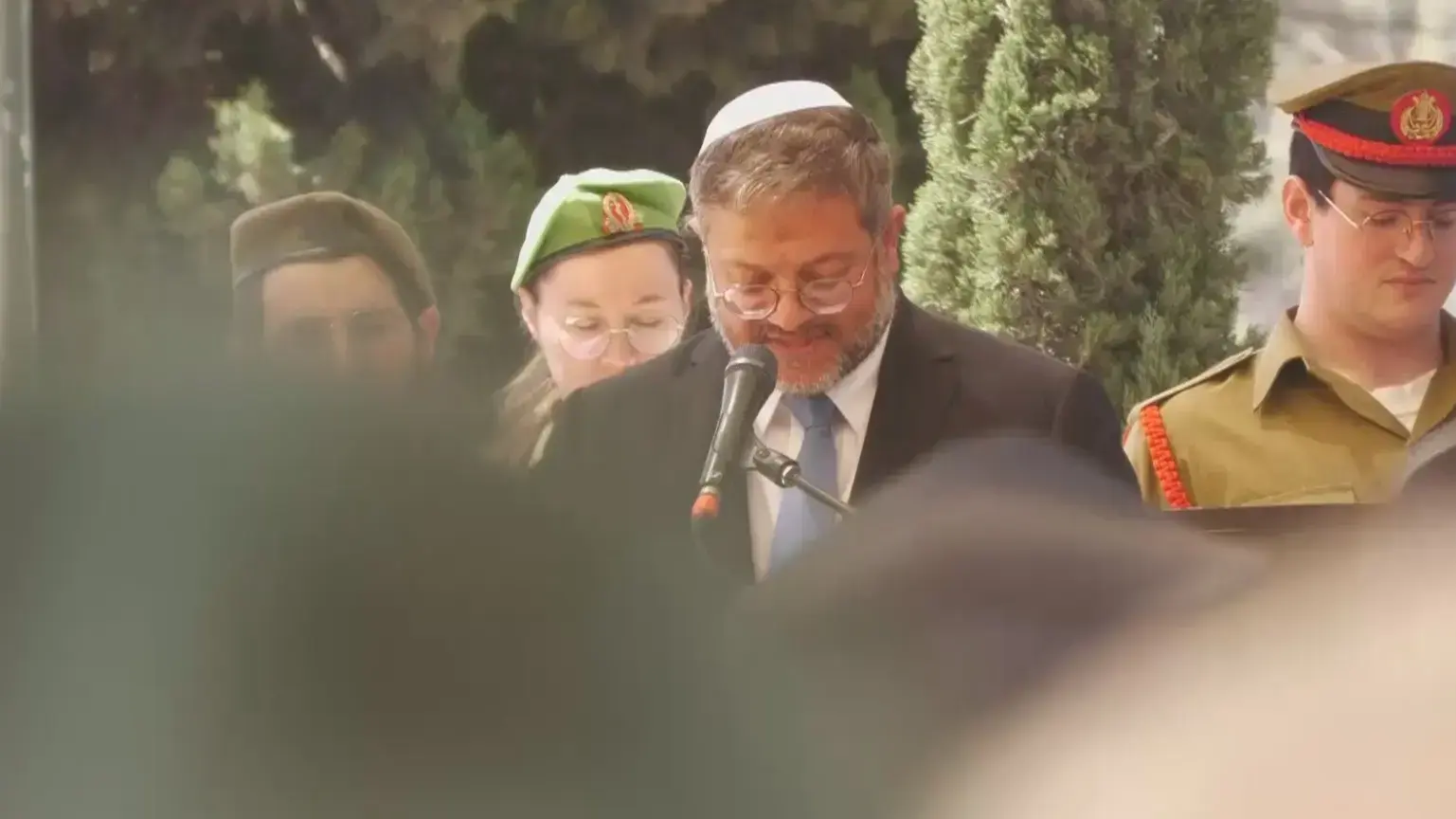 נאום איתמר בן גביר לבית העלמין בבאר שבע וברקע צעקות 25.04.23
נאום איתמר בן גביר לבית העלמין בבאר שבע וברקע צעקות 25.04.23