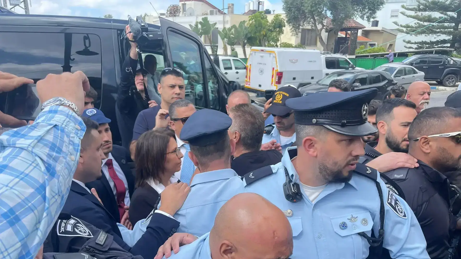 עימותים ביום הזיכרון לחללי מערכות ישראל ונפגעי פעולות האיבה עקב הגעתה של חה"כ גילה גמליאל לבית העלמין בעוספיא. 25 באפריל 2023 עימותים ביום הזיכרון לחללי מערכות ישראל ונפגעי פעולות האיבה עקב הגעתה של חה"כ גילה גמליאל לבית העלמין בעוספיא. 25 באפריל 2023