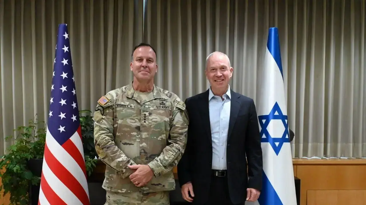 שר הביטחון גלנט נפגש עם מפקד פיקוד המרכז של צבא ארה״ב, הגנרל קורילה.
שר הביטחון גלנט נפגש עם מפקד פיקוד המרכז של צבא ארה״ב, הגנרל קורילה.