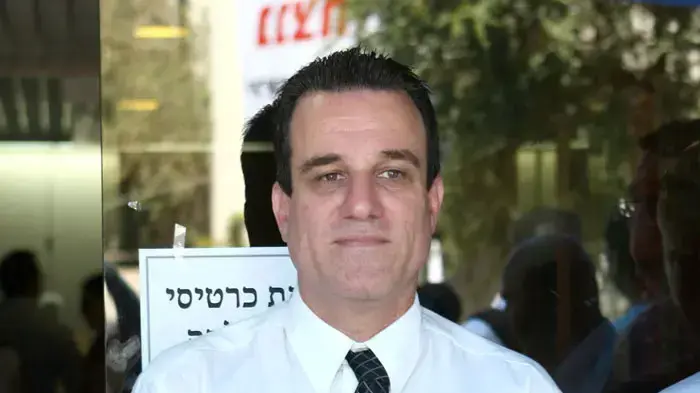 עו'ד יורי גיא רון