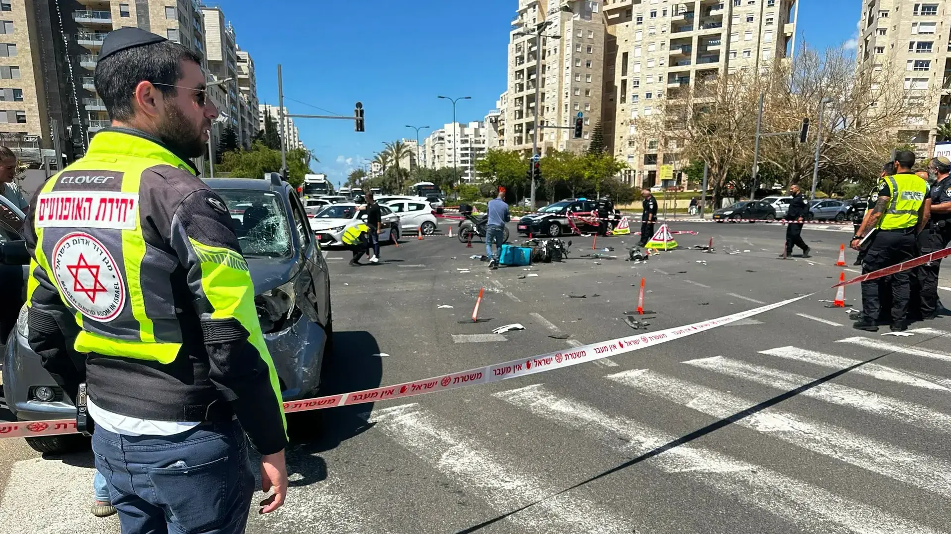 זירת התאונה בשדרות לוי אשכול בתל אביב זירת התאונה בשדרות לוי אשכול בתל אביב