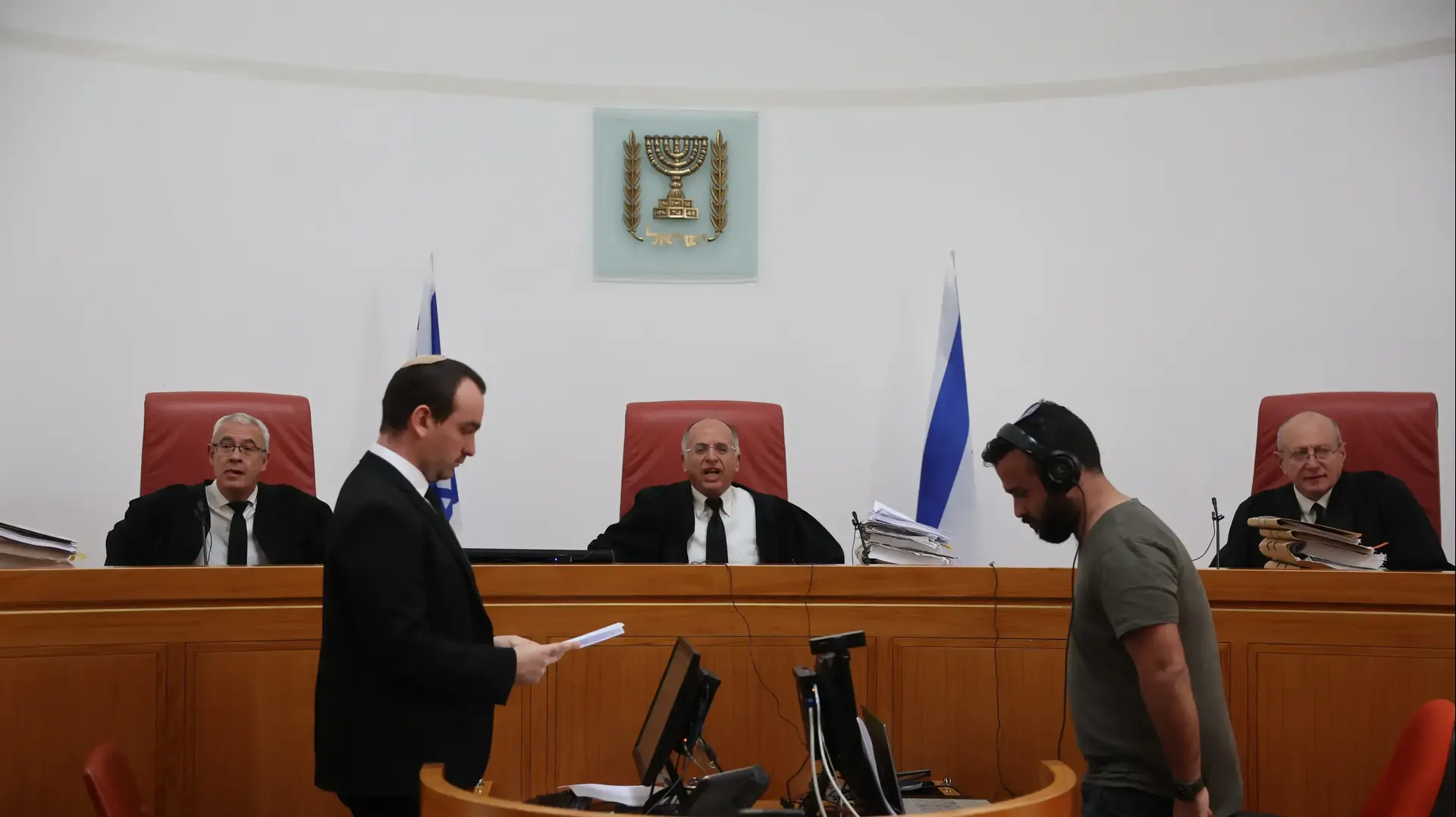 דיון עמותת רגבים בעניין פינוי המאחז הבלתי חוקי חאן אל אחמר, ביהמ"ש העליון, 1 במאי 2023 דיון עמותת רגבים בעניין פינוי המאחז הבלתי חוקי חאן אל אחמר, ביהמ"ש העליון, 1 במאי 2023