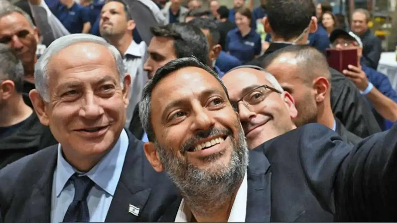 ראש עיריית שדרות אלון דוידי וראש הממשלה בנימין נתניהו, שדרות, אפריל 2023 ראש עיריית שדרות אלון דוידי וראש הממשלה בנימין נתניהו, שדרות, אפריל 2023
